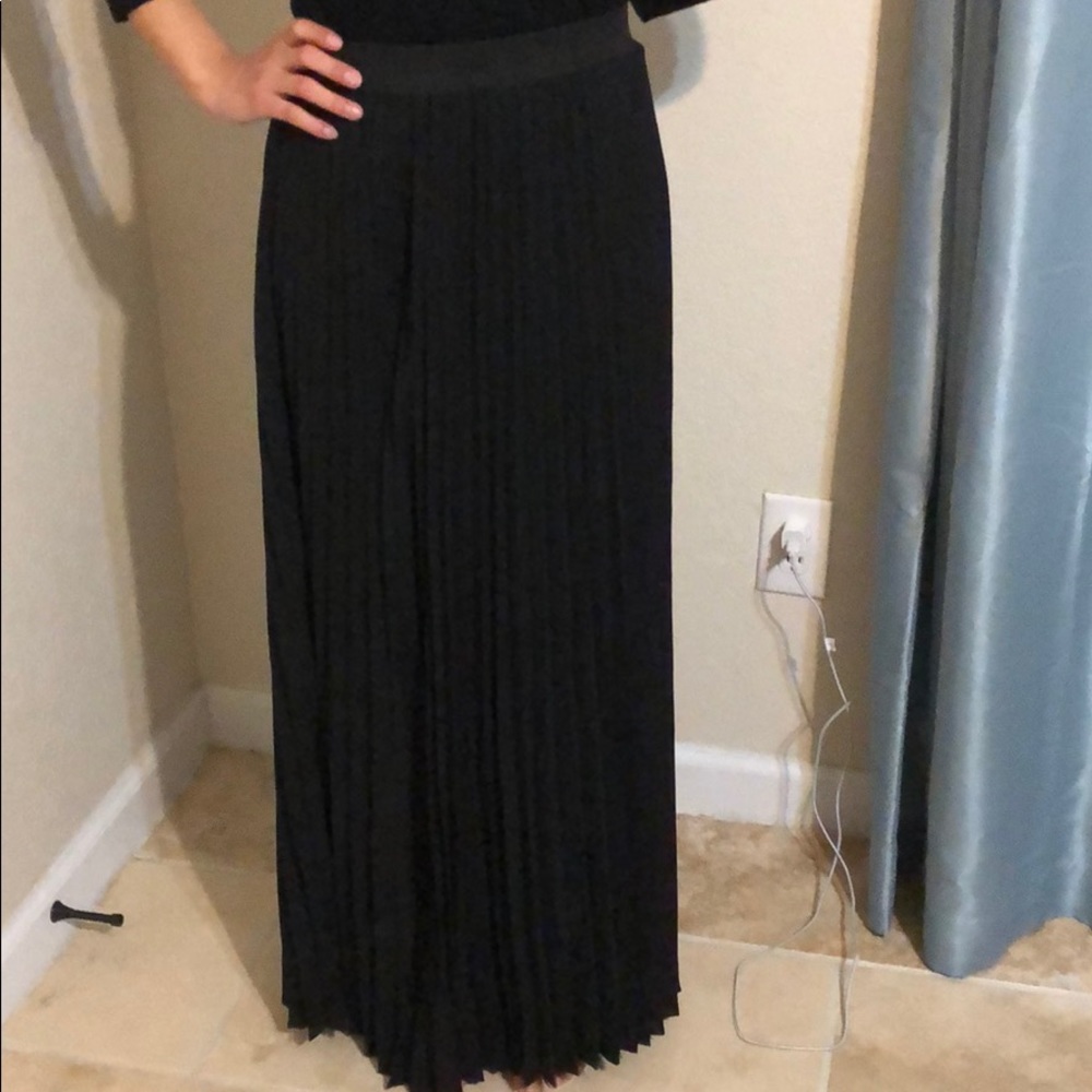 Thalia Sodi Black Chifon Long Skirt Size M